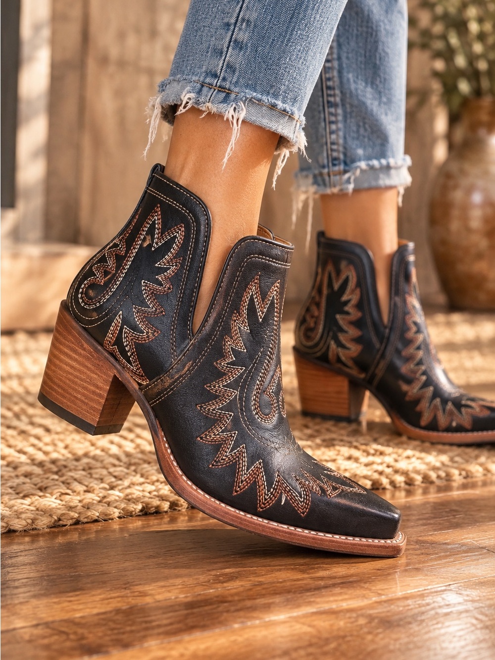 Ariat Black Leather Western Ankle Boots – Size 6